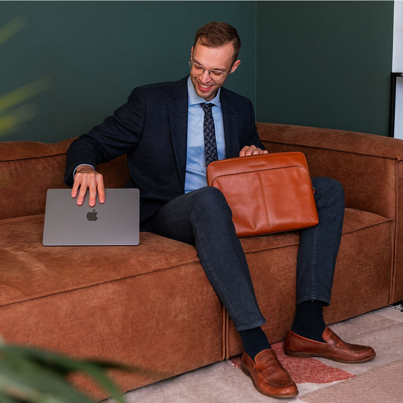 Laptop Sleeve mit zusätzlichen Fächern: Organisation unterwegs